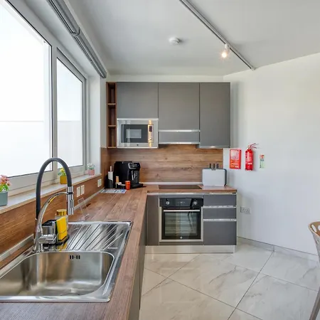 St Venera Penthouse 2 Balconies Big Screen Tv