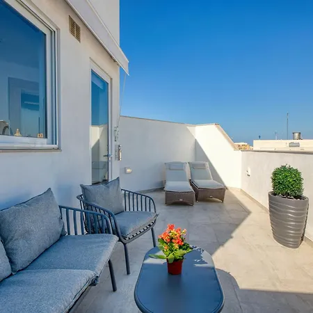 St Venera Penthouse 2 Balconies Big Screen Tv * Santa Vennera