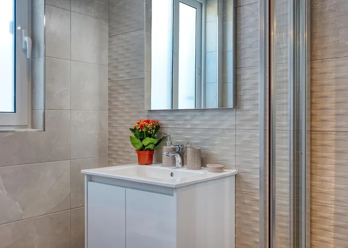 St Venera Penthouse 2 Balconies Big Screen Tv * Santa Vennera