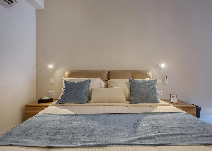 St Venera Penthouse 2 Balconies Big Screen Tv