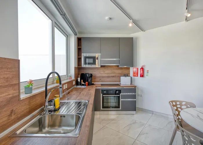 St Venera Penthouse 2 Balconies Big Screen Tv