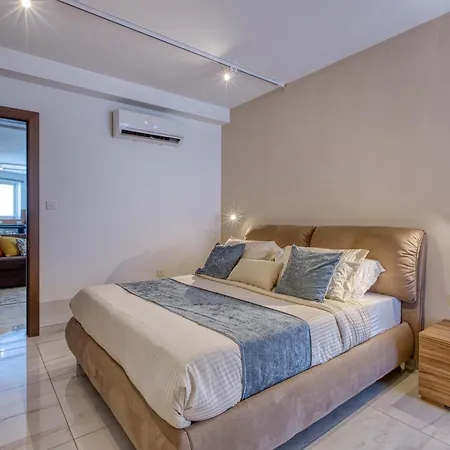 St Venera Penthouse 2 Balconies Big Screen Tv