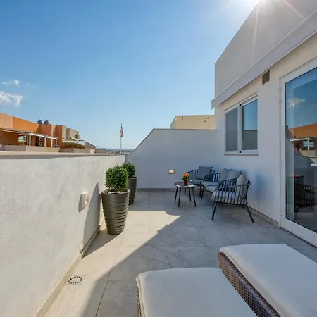 St Venera Penthouse 2 Balconies Big Screen Tv *