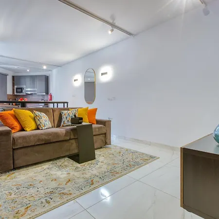 St Venera Penthouse 2 Balconies Big Screen Tv