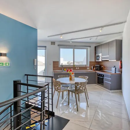 Апартаменты St Venera Penthouse 2 Balconies Big Screen Tv Santa Vennera