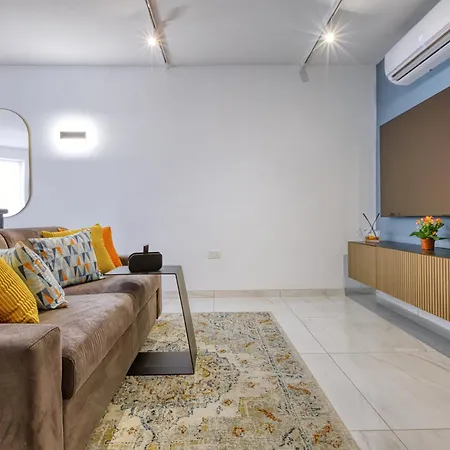 St Venera Penthouse 2 Balconies Big Screen Tv * Santa Vennera