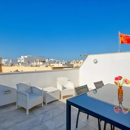 St Venera Penthouse 2 Balconies Big Screen Tv *