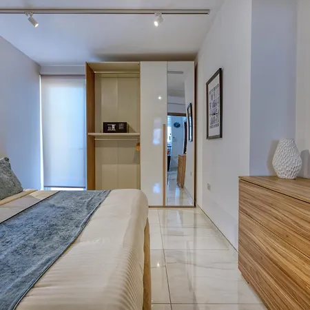 St Venera Penthouse 2 Balconies Big Screen Tv Santa Vennera