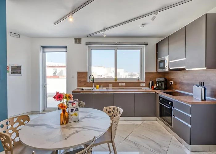 St Venera Penthouse 2 Balconies Big Screen Tv