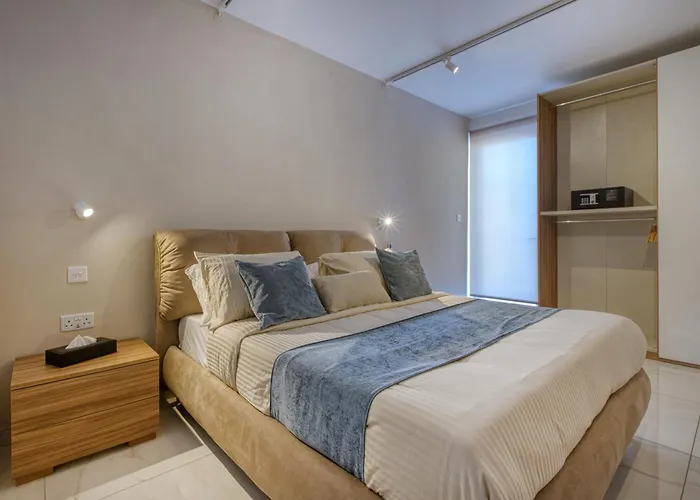 St Venera Penthouse 2 Balconies Big Screen Tv Santa Vennera