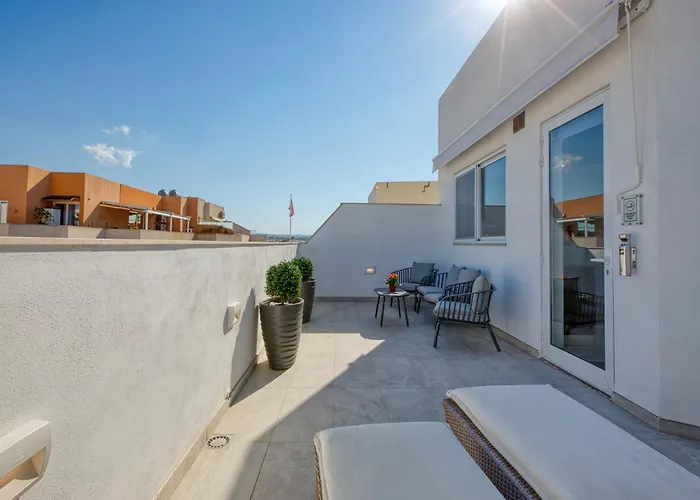 St Venera Penthouse 2 Balconies Big Screen Tv *