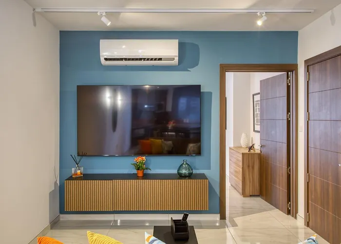 St Venera Penthouse 2 Balconies Big Screen Tv * Santa Vennera