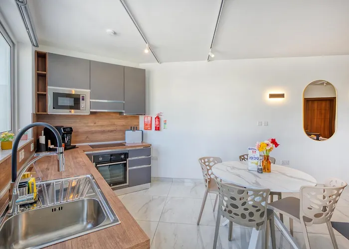 St Venera Penthouse 2 Balconies Big Screen Tv