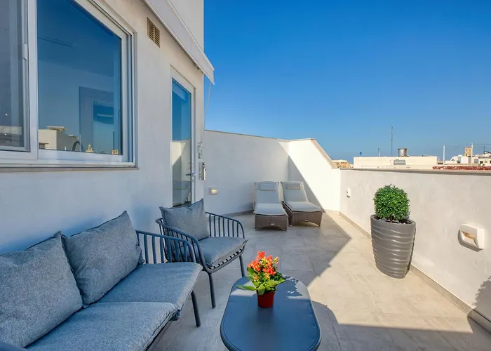 St Venera Penthouse 2 Balconies Big Screen Tv * Santa Vennera