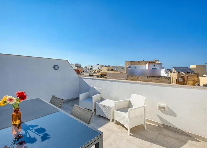 St Venera Penthouse 2 Balconies Big Screen Tv 아파트