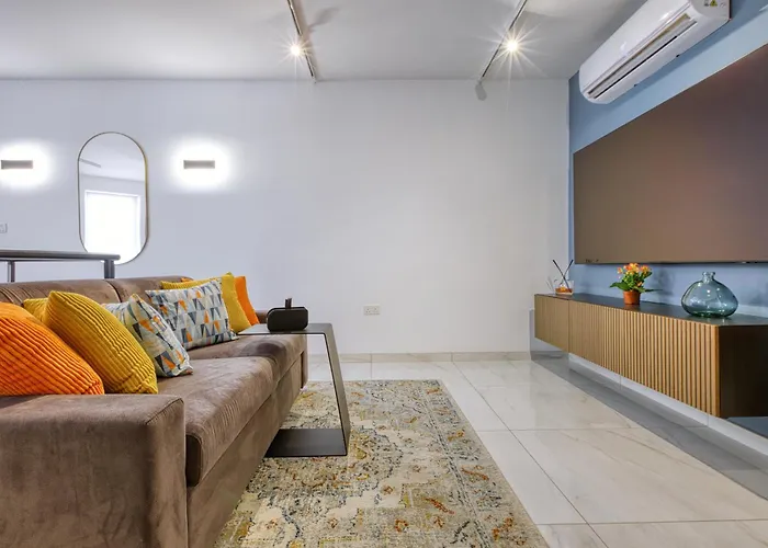 St Venera Penthouse 2 Balconies Big Screen Tv * Santa Vennera